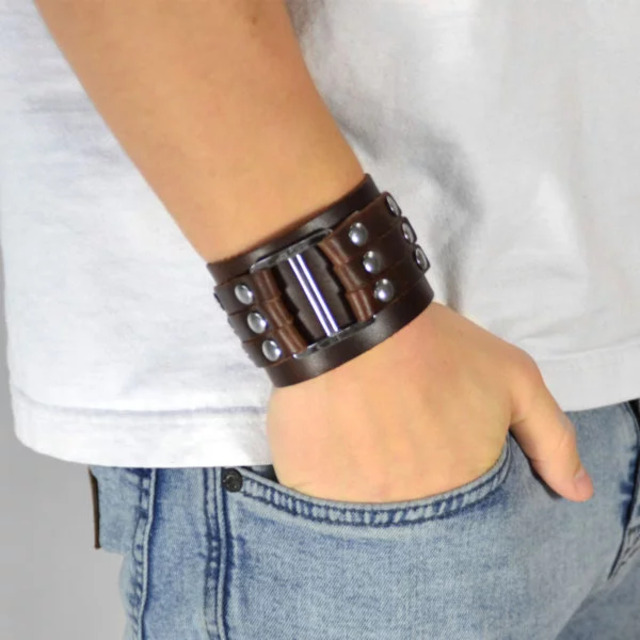 Thick leather bracelet